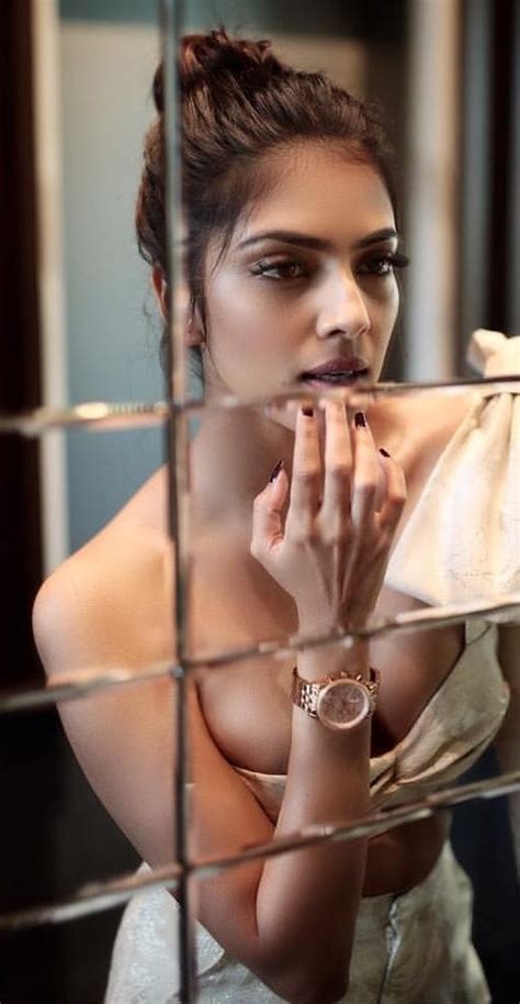 Malavika Mohanan Istayhomefor Challenge Nude 61 Pics Video The Fappening