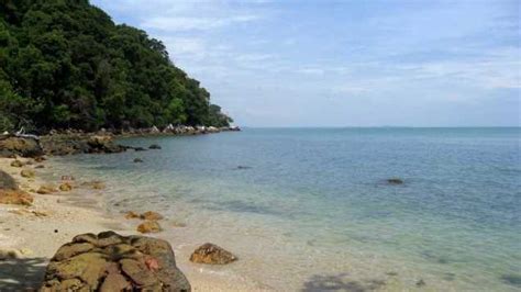 Seperti yang kami nyatakan di atas, lokasi port dickson sangat strategik kerana ianya merupakan percutian di tepi pantai yang paling hampir dengan kuala lumpur dan melaka. Gambar Wanita Muslimah Di Pinggir Pantai - Gambar Barumu