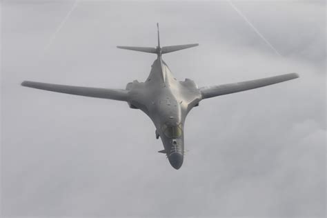 Dvids Images 100th Arw Refuels B 1b Lancer Aircraft During Bomber