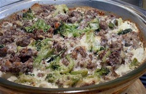 Low carb, quick and easy, comfort food that is keto friendly. HAMBURGER-BROCCOLI ALFREDO CASSEROLE - Linda's Low Carb ...