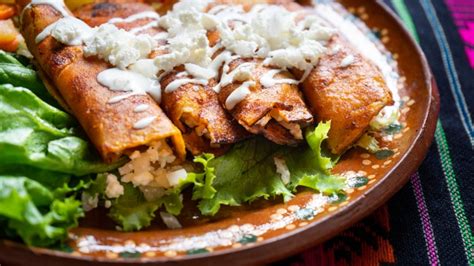 Receta De Comida Mexicana Prepara En Casa Unas Enchiladas Tamaulipecas Gastrolab
