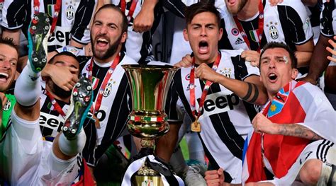 13 Juventus Juara Coppa Italia 2021 