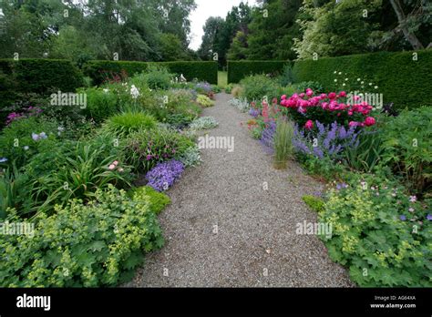 English Garden Hi Res Stock Photography And Images Alamy