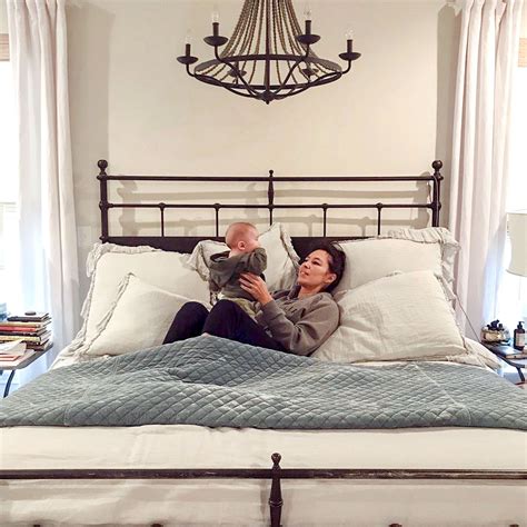 Heres Exactly How Joanna Gaines Created Her Dreamy Master Bedroom In 2020 Joanna Gaines