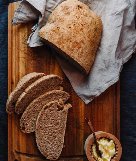 Brot backen mit Dinkel-Vollkornmehl - So einfach kann es sein ...