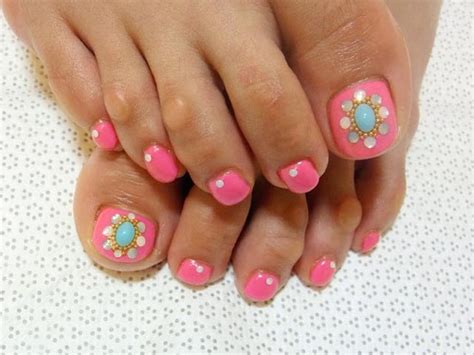 17 Beautiful And Stylish Pedicure Nail Art Ideas To Try This Summer