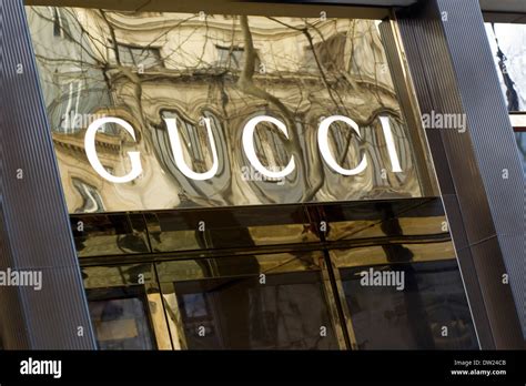 Gucci Store Front Hi Res Stock Photography And Images Alamy
