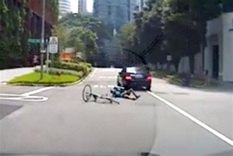 The men's team of the club took part in singapore's professional s.league from 1996 to 2004, and from 2011 to 2014. Deliveroo cyclist makes reckless turn and crashes into car ...