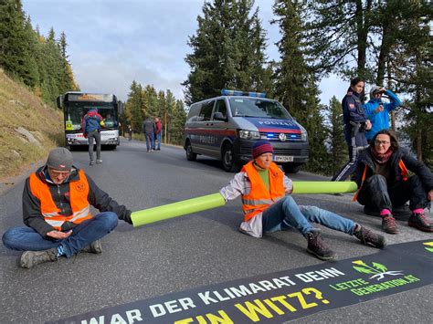 Klimaaktivisten protestierten vor Ski-Weltcup-Rennen in Sölden