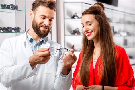 Optician Salary How To Become Job Description And Best Schools