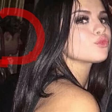 selena gomez kissy face