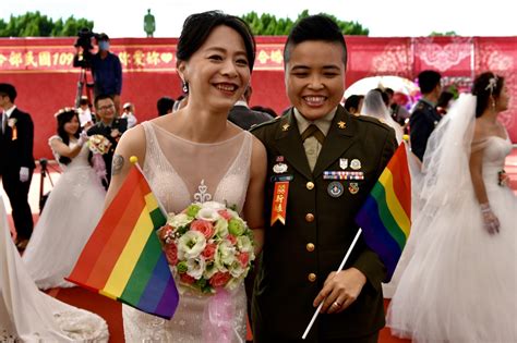 Same Sex Couples Tie The Knot In Taiwan Military Mass Wedding Hong