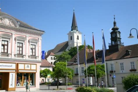 Place with town rights and privileges. Branding, Markenentwicklung :: Hollabrunn | News | Immobilien Promotion