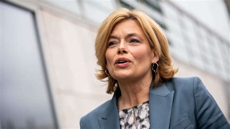 Julia Klöckner (CDU): Agrarministerin für gezielten Abschuss von Wölfen