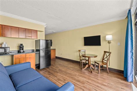 Oceanfront Deluxe Room Myrtle Beach Sc Accommodations North Shore