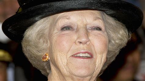 Queen Beatrix Dutch Queen To Abdicate After 33 Years On Throne World