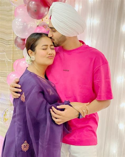 Neha Kakkar Rohanpreet Singh Look Perfectly In Love As They Share Mushy Pictures Top Wish Fans