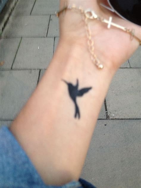 31 Hummingbird Wrist Tattoos Design