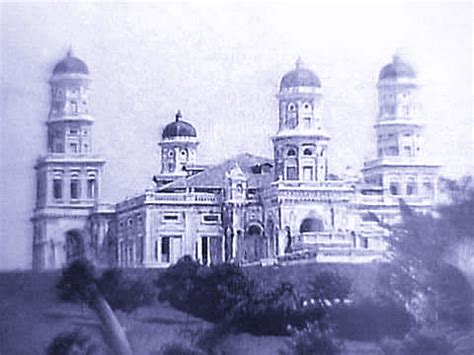 There are 4 minarets which looked like the british clock tower in the 19th century with black coloured domes on top of them. Rio Azzaro: Nak Ke mana di JB?