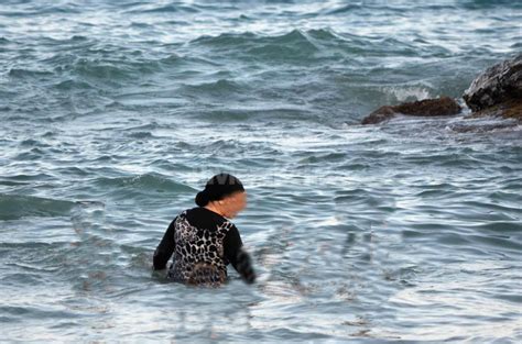 Burkini E Hijab Nel Mare Di Imperia Bagnanti Tolleranti Riviera