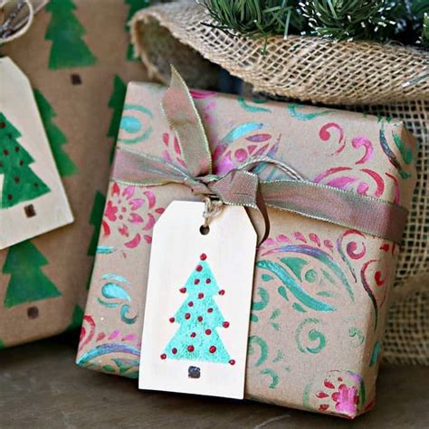 Diy Christmas Wrapping Paper And Christmas T Tags