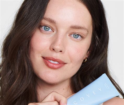 Model Emily Didonato Talks Postpartum T Shirt Waves And Why Her