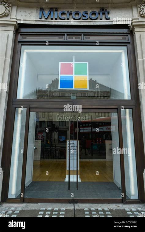 Microsoft Uk Staff Hi Res Stock Photography And Images Alamy