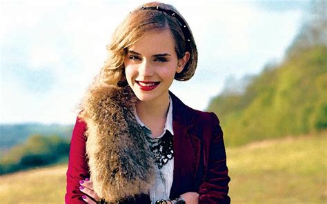 Smiling Emma Watson Hd Wallpapers Photos Images Mygodimages