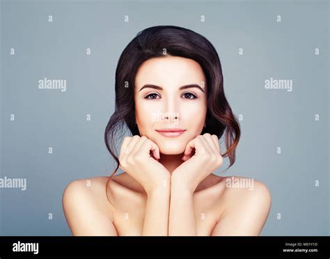 una belleza saludable linda mujer con piel clara rostro perfecto fotografía de stock alamy