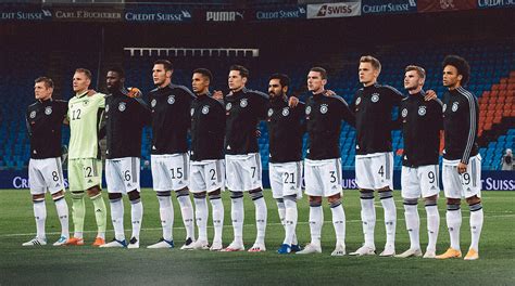 Oliver bierhoff (am boden) machte mit seinem 2:1 gegen tschechien deutschland im finale von wembley. EURO 2020 :: Die Mannschaft :: Männer-Nationalmannschaften :: Mannschaften :: DFB - Deutscher ...