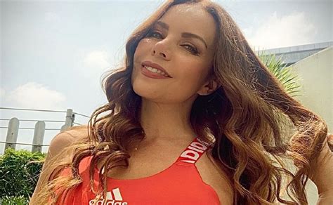Liliana Lago Presumi Su Sensual F Sico En Canc N Mientras Pos Con Un Picante Bikini Rojo