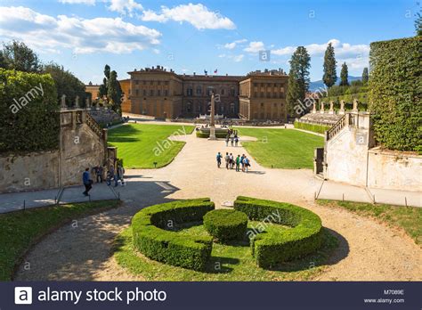 Check spelling or type a new query. Ansicht der Boboli-Garten mit dem Palazzo Pitti in Florenz ...