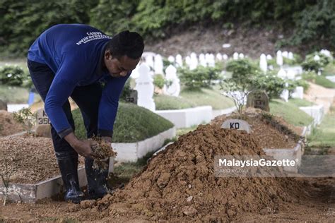 One blackberry and huawei phone were kept on charging. Ceo Cradle Fund Dibunuh / The Most Memorable Malaysian ...