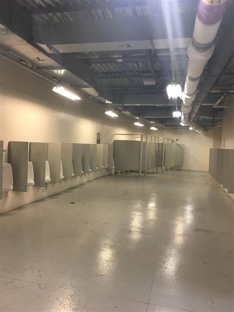 Mens Room At The Taylor Swift Concert Such Empty Rpics