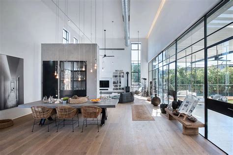 This stunning apartment has a modern interior design dominated in white surfaces. Belle maison contemporaine au design minimaliste ...