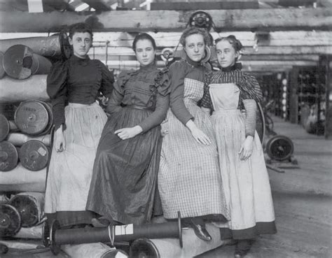 Women Mill Workers 1800s Women Women In History Vintage Photography