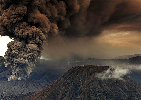 One way ticket — eruption. Extremly beautiful and dangerous volcanic eruptions (18 ...