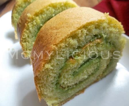 Roll cake) adalah kue bolu yang dipanggang menggunakan loyang dangkal, diisi dengan selai atau krim mentega kemudian digulung. Bolu Gulung Srikaya Pandan