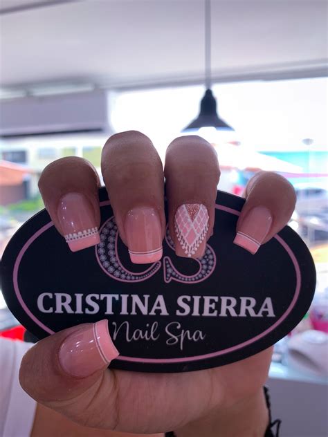 Elegir entre esmalte permanente o semipermanente para las uñas no es una tarea fácil por la proximidad de estos dos productos. Semipermanente | Manicura de uñas, Uñas decorada, Uñas ...