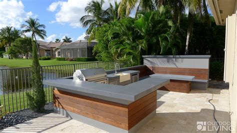 Modern outdoor kitchens are evolving much like the regular ones. Ultra Modern Outdoor Kitchen Table & Bench