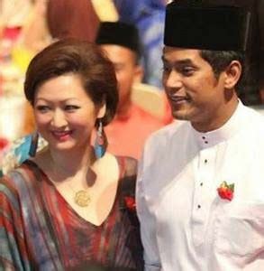 (of sorts.) he is blogging! Inilah 8 Koleksi Foto Isteri dan Anak Khairy Jamaluddin ...