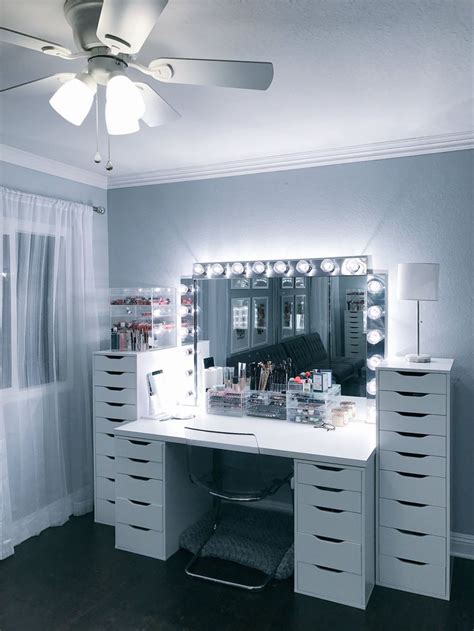 Via (minimalist desks) diy budget makeup vanity. 52 best Makeup Vanity Ideas images on Pinterest | Make up ...