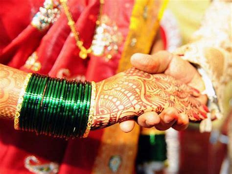 While the indian market is flooded with a variety of traditional and modern gift items, you need to make a wise choice for a unique gift item that will make you retain in their memories. Five gift ideas for a newly married couple - The Economic ...