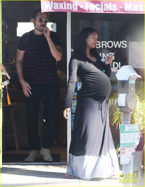 Photo Zoe Saldana Marco Perego Kiss After Pampering Session 03 Photo