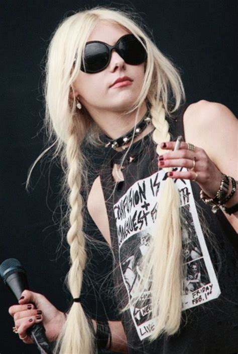 Pin By Mike D Sidwell On Taylor Momsen Gothic Girls The Pretty
