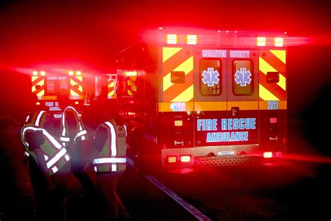 Paramedic Wallpaperredlightneonneon Signlighting 411226