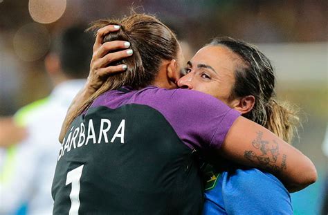 Jully luciano da silva idade: Bárbara! Goleira brilha nos pênaltis contra a Austrália e ...