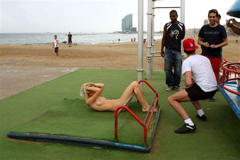 Judita Naked Barcelona Public Gym