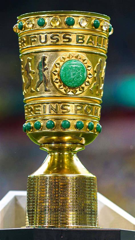 Viermal konnten die borussen den cup bereits in die luft stemmen. Dfb-Pokal - Dfb Pokal Vfl Wolfsburg Trifft Auf Schalke 04 ...
