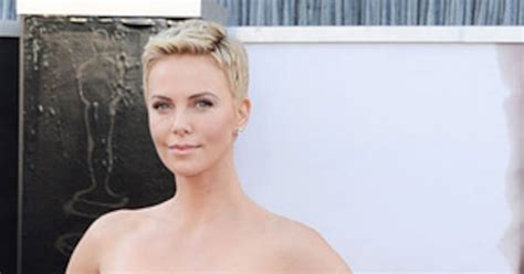 oscars 2013 charlize theron helps security guard who suffered seizure e news